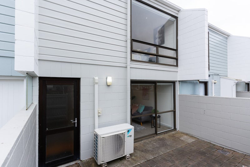 21/4 Dr Taylor Terrace, Johnsonville, Wellington - Carousel 2