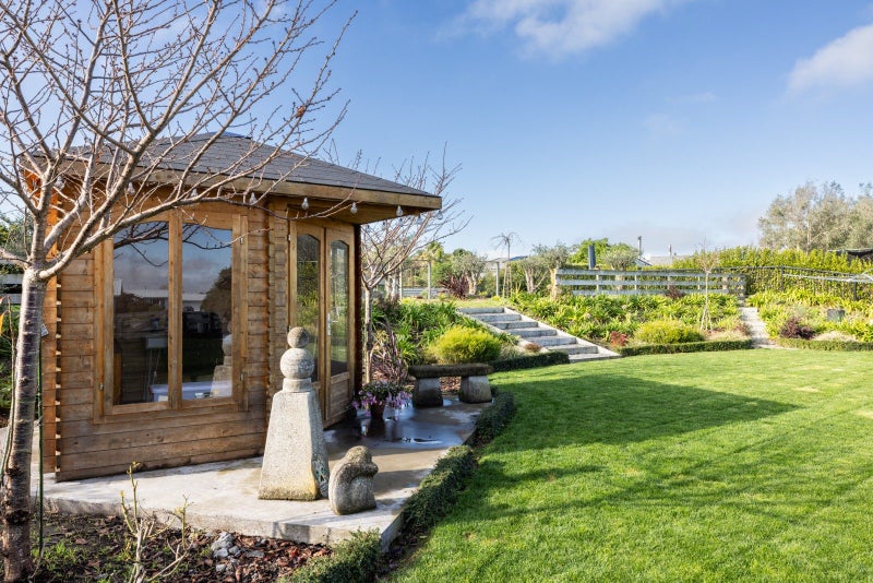 3 Cape Grove, Hastings - Carousel 2