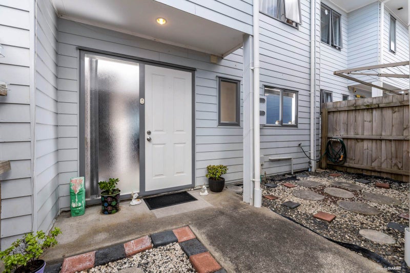 30/3 HULME PL, Henderson, Auckland - Carousel 1