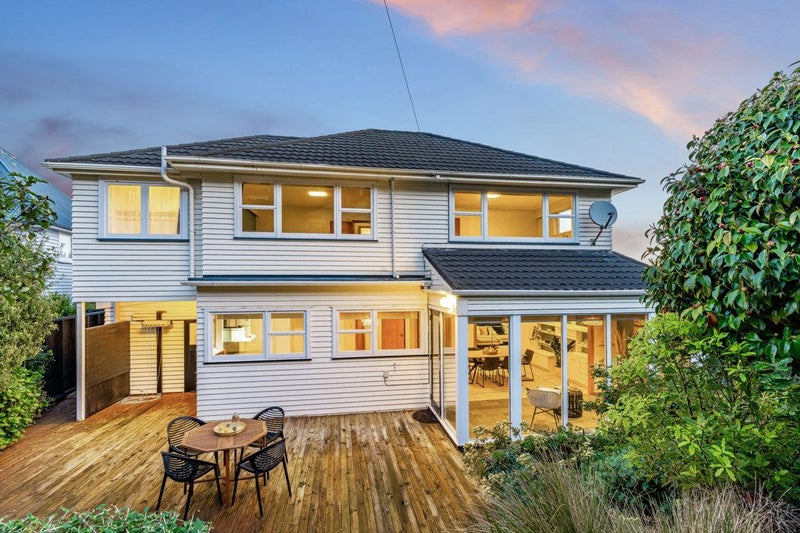 8 Jalna Avenue, Khandallah, Wellington - Carousel 1