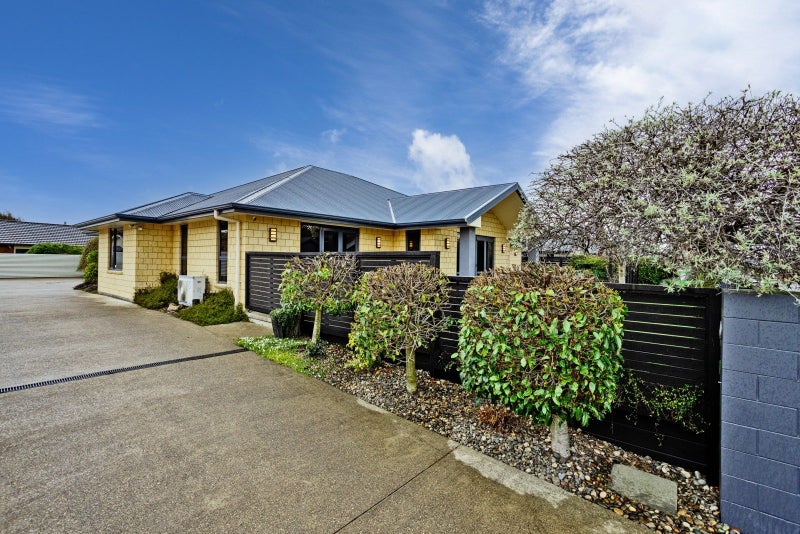 53 Hoffman Court, Waikiwi, Invercargill - Carousel 1