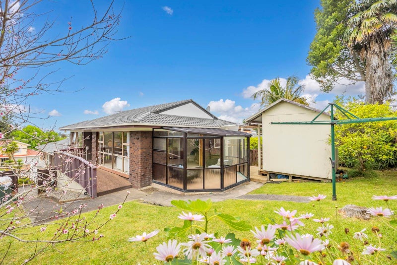 2/76 Velma Road, Hillcrest, Auckland - Carousel 1