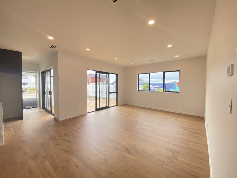 1 Pukeko Road, Hobsonville, Auckland - Carousel 2