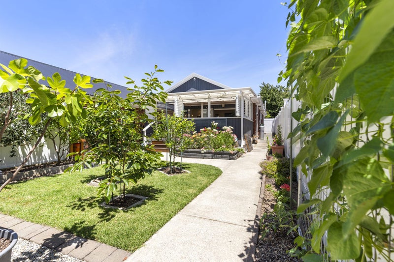 2/15 Cornwall Park Avenue, Epsom, Auckland - Carousel 1
