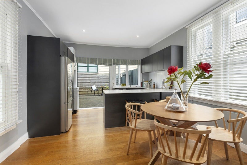 2 Porritt Avenue, Mount Victoria, Wellington - Carousel 2