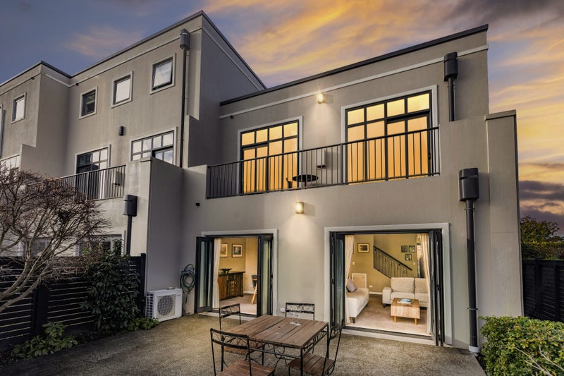 10 Country Club Terrace, Northwood, Christchurch - Carousel 1