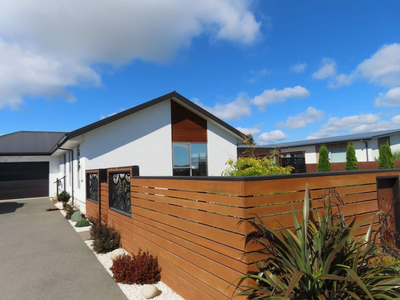 3 Kingsbridge Drive, Burwood, Christchurch - Carousel 1