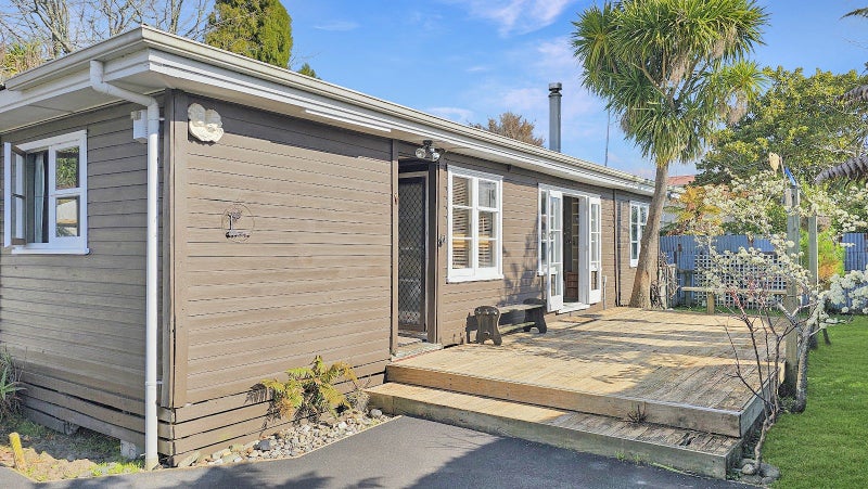 1 Wyndham Road, Hannahs Bay, Rotorua - Carousel 1