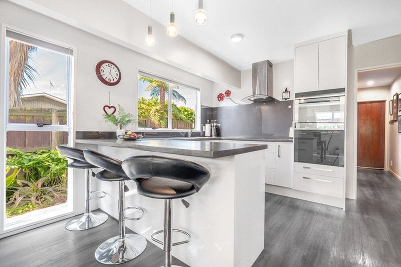 11 Chokebore Place, Sockburn, Christchurch - Carousel 2