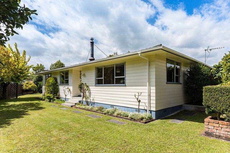 13 Fremont Grove, Totara Park, Upper Hutt - Carousel 1