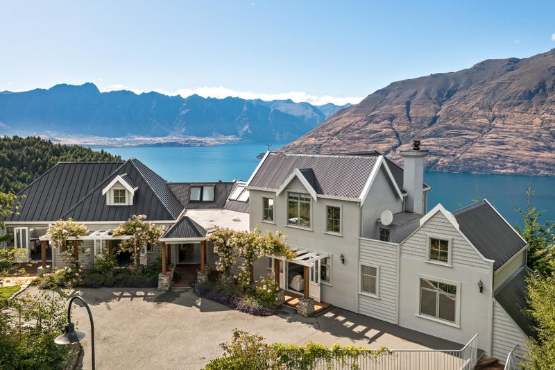 15 Summit Lane, Ben Lomond, Queenstown - Carousel 1