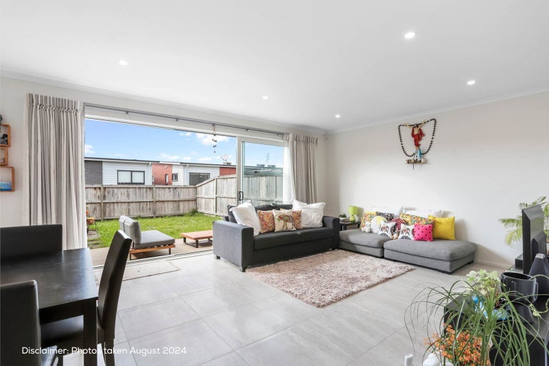 52 Vincent McGrath Crescent, Swanson, Auckland - Carousel 1