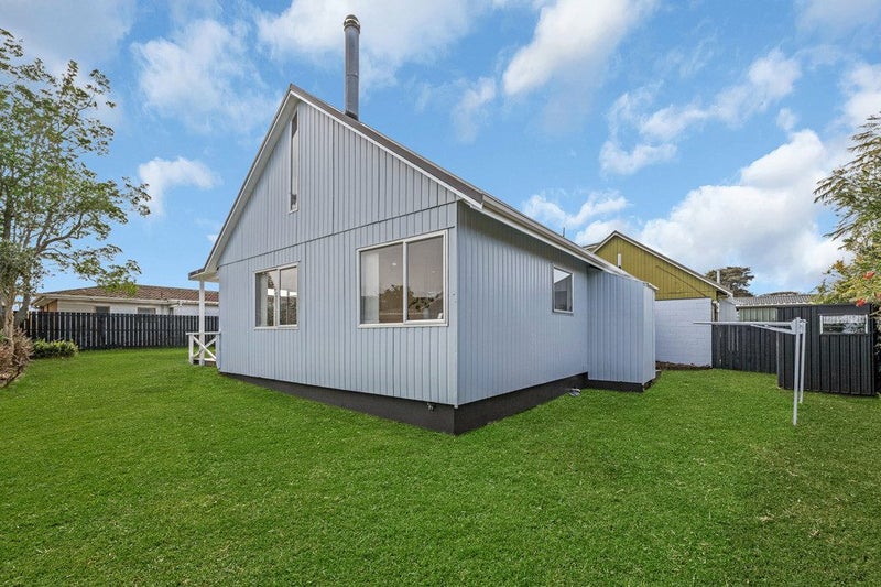 11B Honey Place, Weymouth, Auckland - Carousel 11