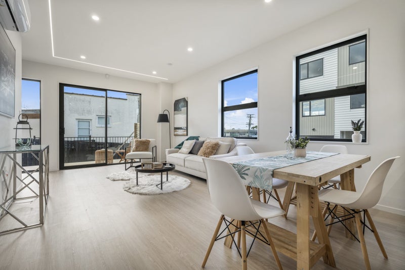 8/16 Binsted Road, New Lynn, Auckland - Carousel 2