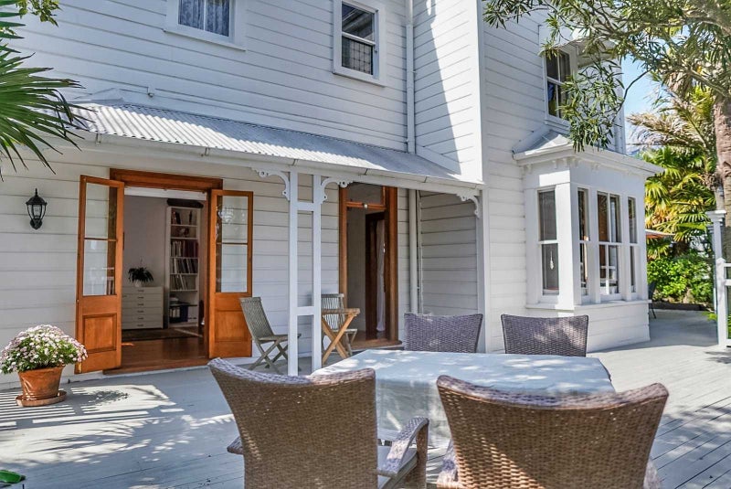 5 Corry Avenue, Bluff Hill, Napier - Carousel 2