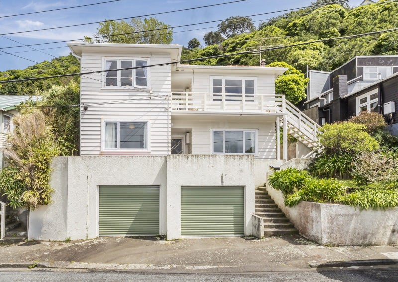 168 Sutherland Road, Lyall Bay, Wellington - Carousel 1