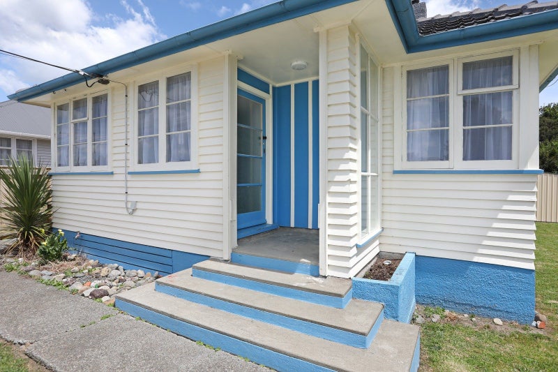 18 Collins Crescent, Feilding, Feilding - Carousel 2