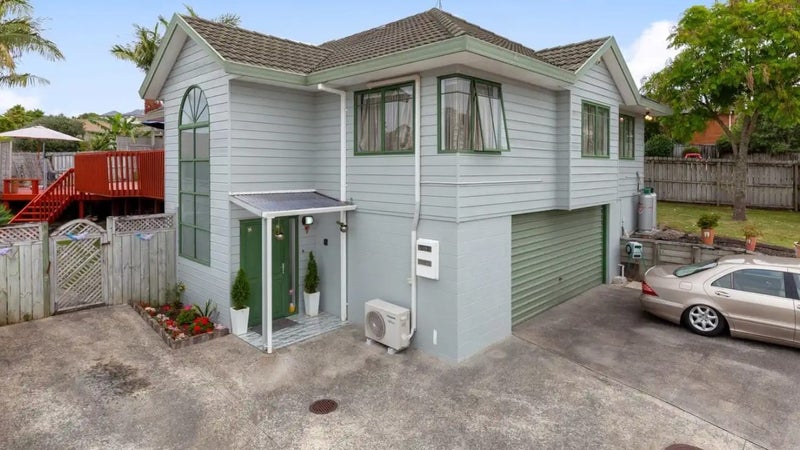 17 Milan Drive, Glen Eden, Auckland - Carousel 1