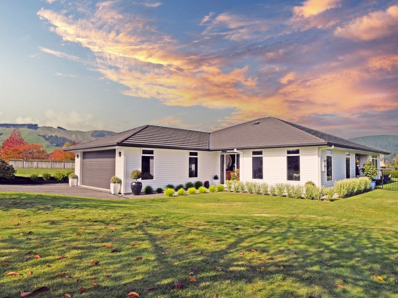 19 Montgomery Crescent, Kinloch, Taupo - Carousel 1