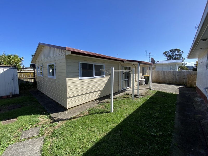 6 Tangelo Place, Bucklands Beach, Auckland - Carousel 2