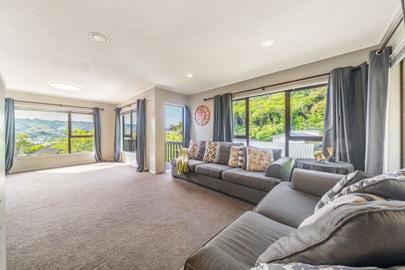 14 Westhaven Drive, Tawa, Wellington - Carousel 2