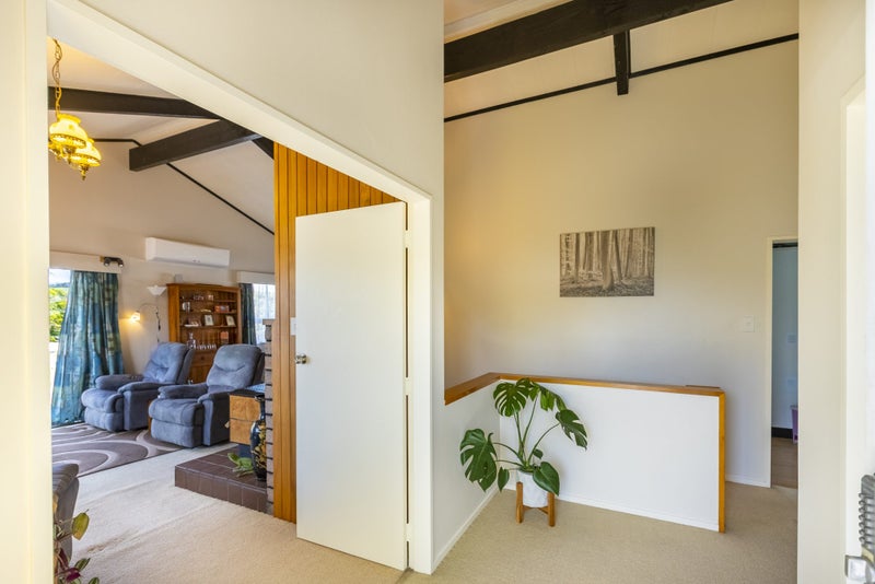 30 Beaumaris Crescent, Ascot Park, Porirua - Carousel 2