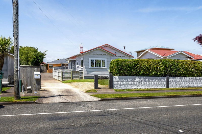 12 Collins Street, Hawera - Carousel 2