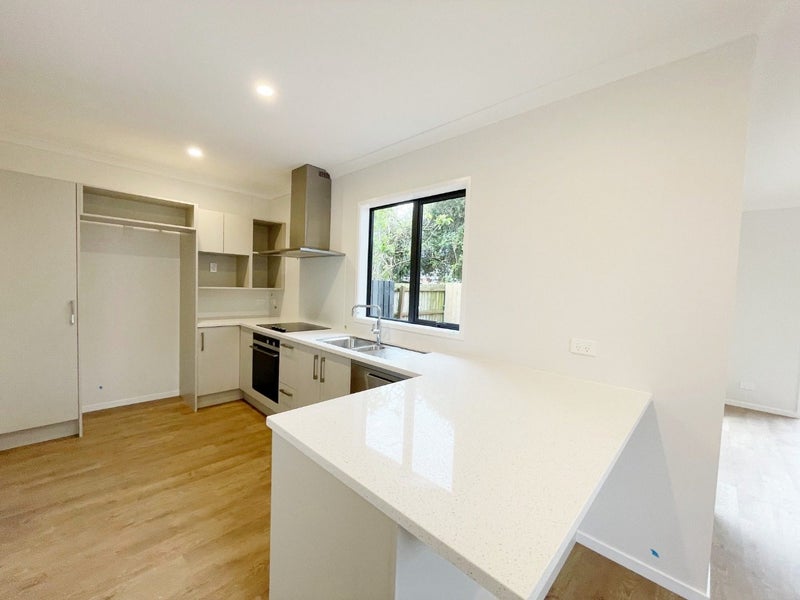 24B Kawiti Avenue, Point England, Auckland - Carousel 2