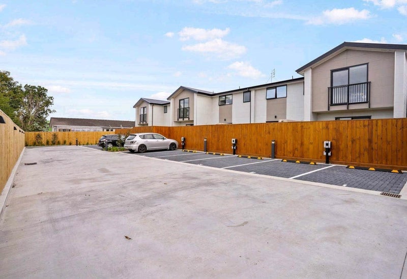 9/137 Tirimoana Road, Te Atatū South, Auckland - Carousel 9