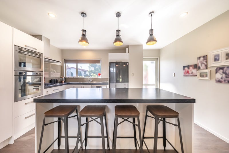 10 Seymour Grove, Kingsley Heights, Upper Hutt - Carousel 2