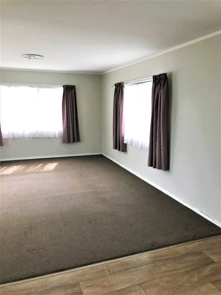 4 Dungarvon Place, Clendon Park, Manukau City, Auckland - Carousel 2