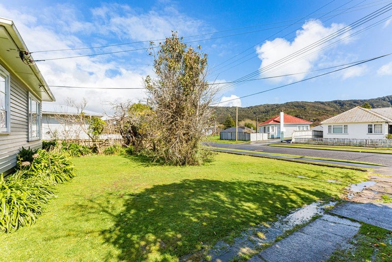 21 Peel Place, Wainuiomata, Lower Hutt - Carousel 24