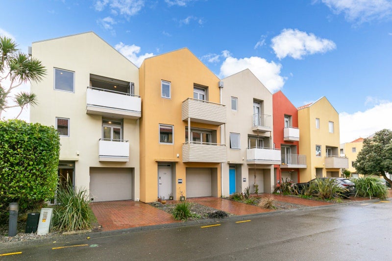 57/305 Evans Bay Parade, Hataitai, Wellington - Carousel 2