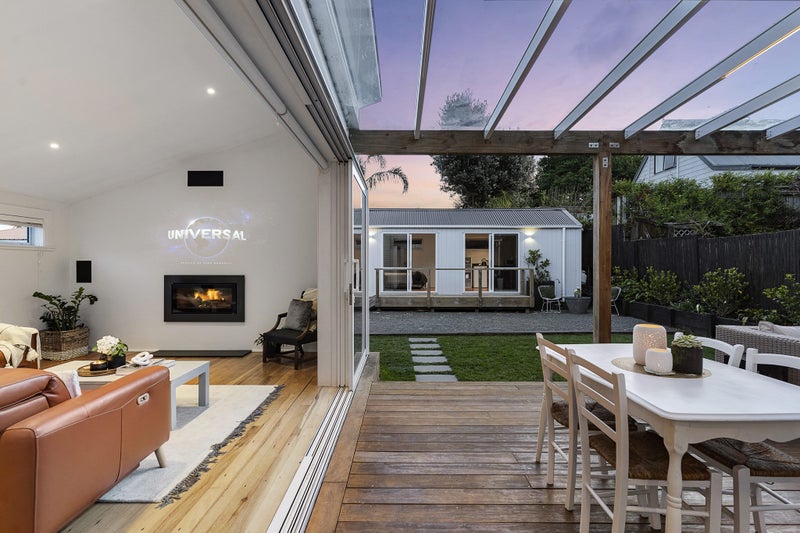 16 Houpara Street, One Tree Hill, Auckland - Carousel 2