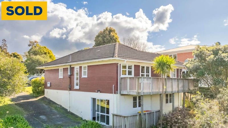 12 Barker Rise, Northcross, Auckland - Carousel 1