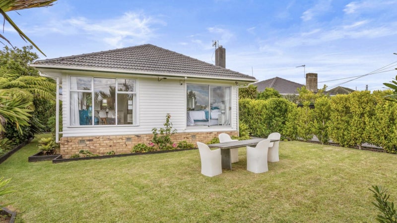 51 Waipani Road, Te Atatu Peninsula, Auckland - Carousel 1