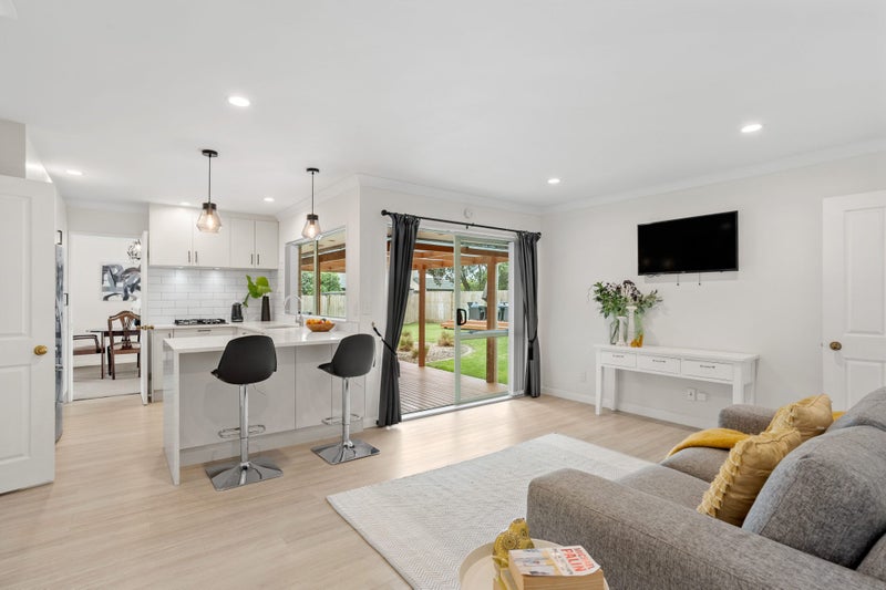 5 Bernie Edwards Place, Botany Downs, Auckland - Carousel 2