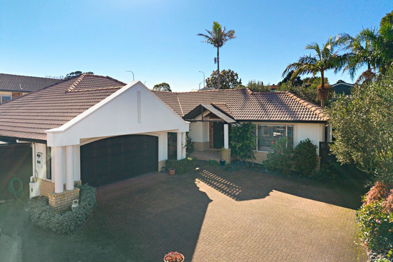 12 Kentia Way, Somerville, Auckland - Carousel 1