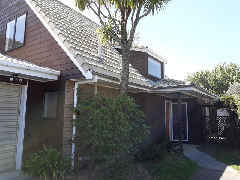 1/13 Pinewood Grove, Botany Downs, Auckland - Carousel 1