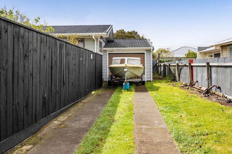 70 Camberwell Road, Hawera - Carousel 15