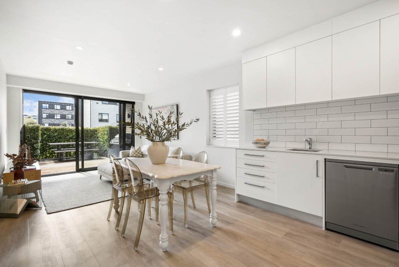 204/2B Matatiki Street, Northcote, Auckland - Carousel 1