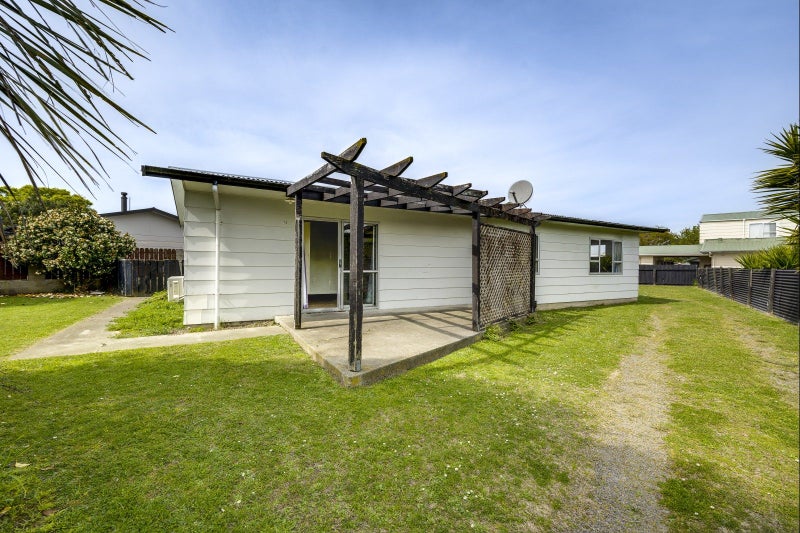 13 Ramsey Crescent, Flaxmere, Hastings - Carousel 1