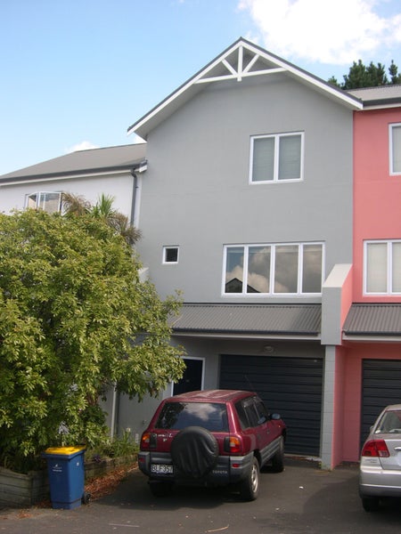 21 Winery Way, Henderson, Auckland - Carousel 1