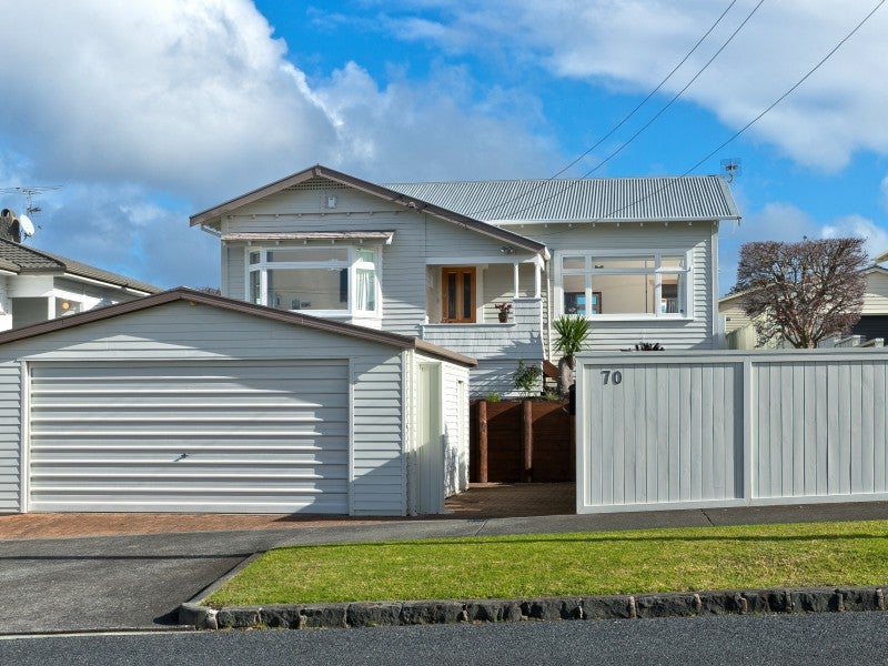 70 Huia Road, Point Chevalier, Auckland - Carousel 23