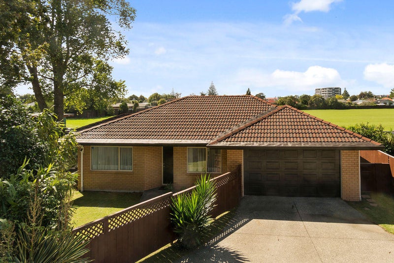 Property Valuation for 7B Barberry Lane, Te Atatu Peninsula, Auckland