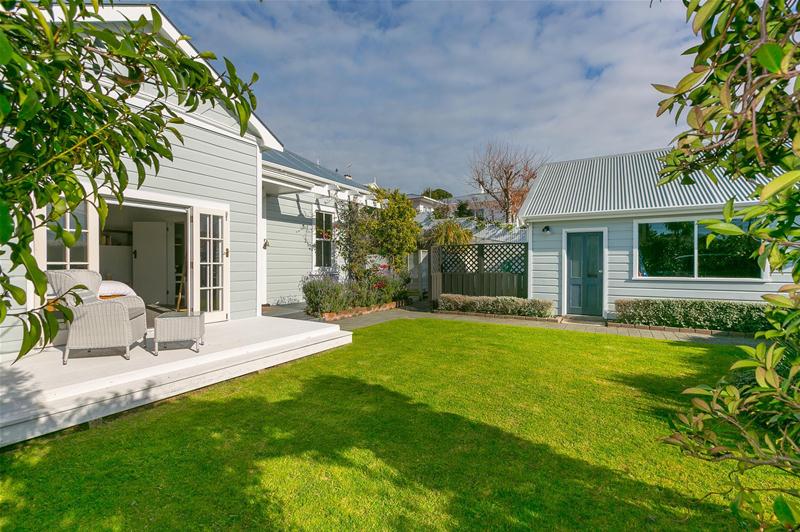 56 Gilbert Street, New Plymouth, New Plymouth - Carousel 2