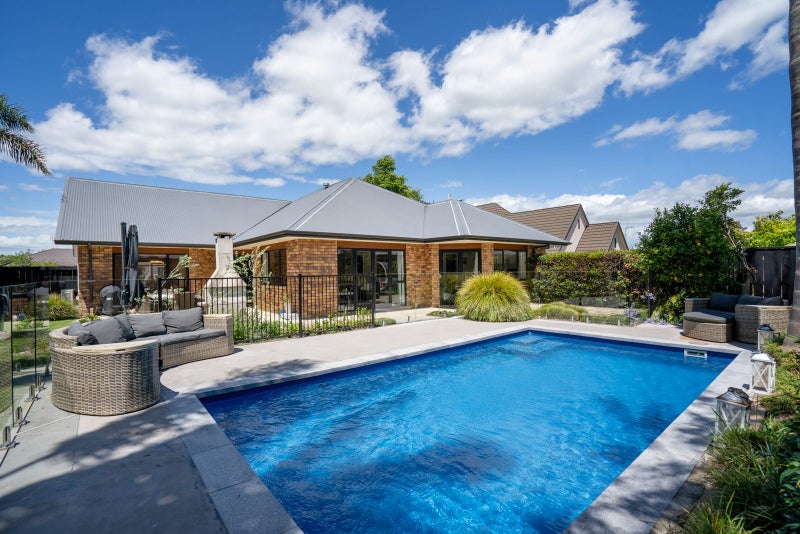 17 Mirbeck Avenue, Cambridge, Cambridge - Carousel 1