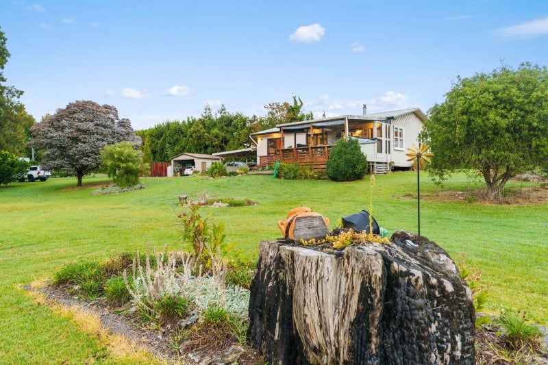 694A State Highway 2, Katikati - Carousel 1