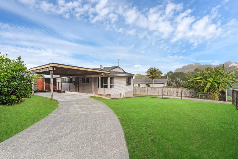 9 Glenbervie Crescent, Massey, Auckland - Carousel 1