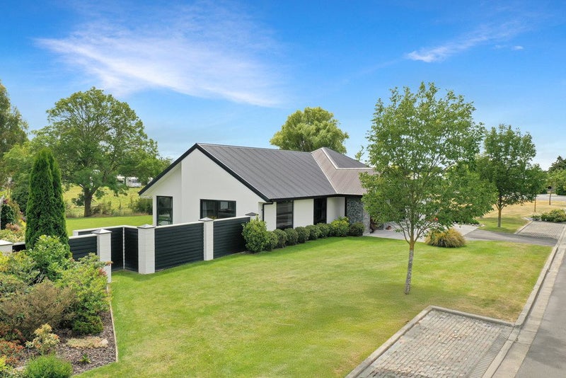 2 Alton Place, Allenton, Ashburton - Carousel 1